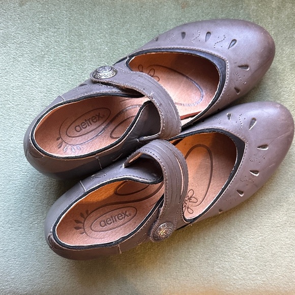Aetrex Gray leather Mary Jane Heels Gypsy Soul - Picture 3 of 5